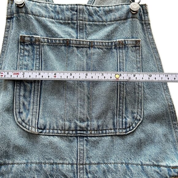 Denim Co. Overall Shorts Size (See Photos) Light Wash, Hook Straps / BiB #P1479 - Picture 6 of 12